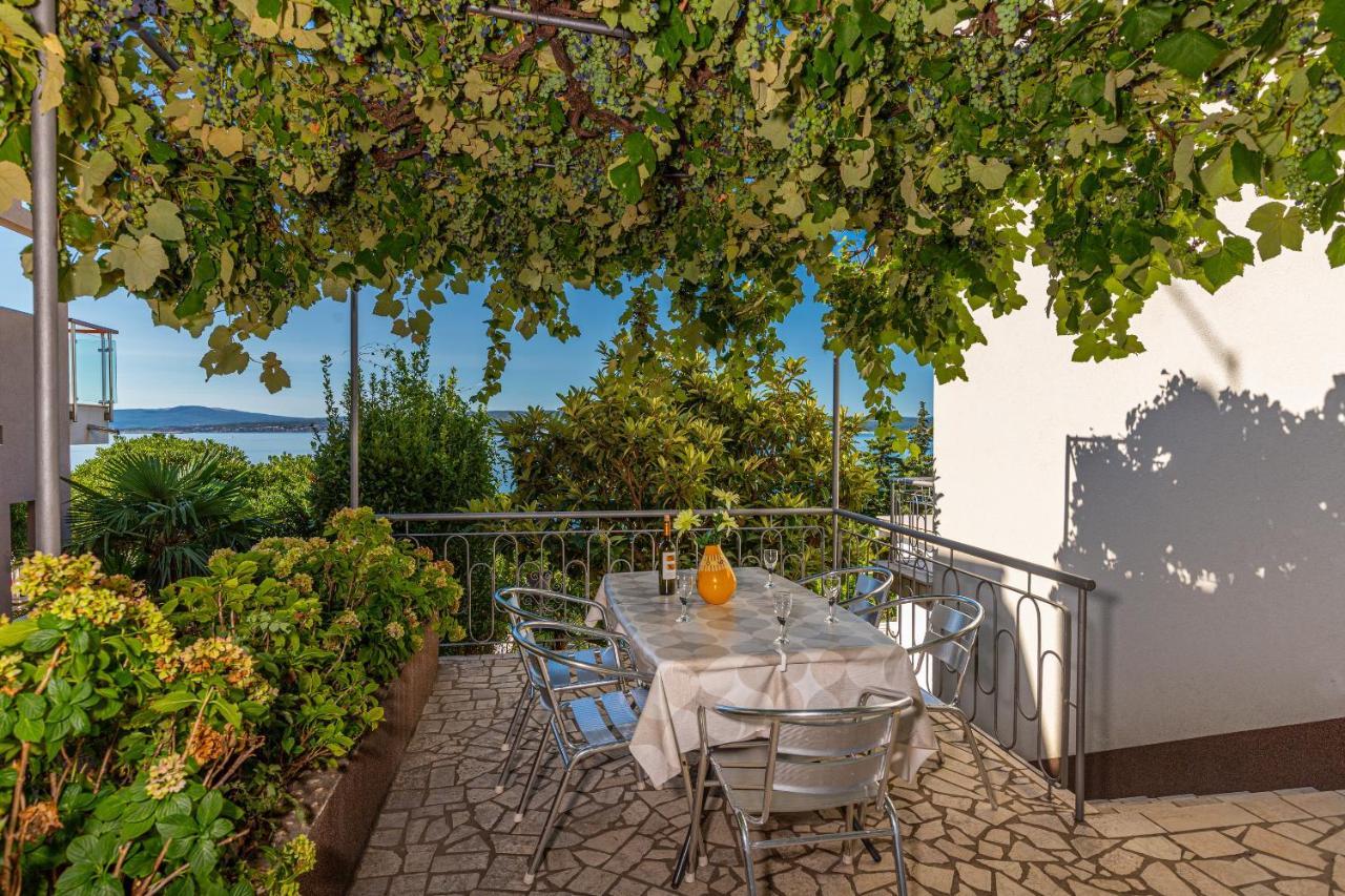 Apartmani Loki Dramalj Bagian luar foto