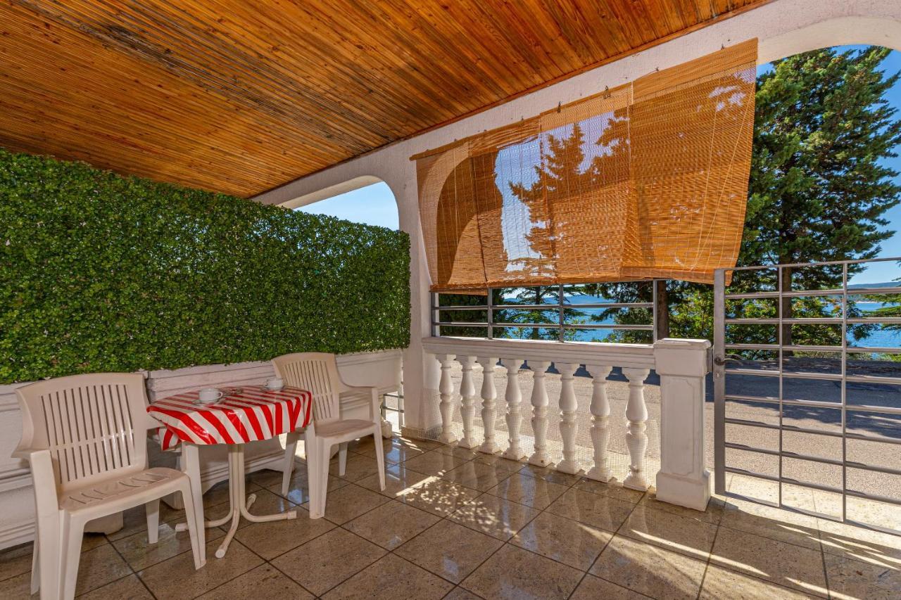 Apartmani Loki Dramalj Bagian luar foto